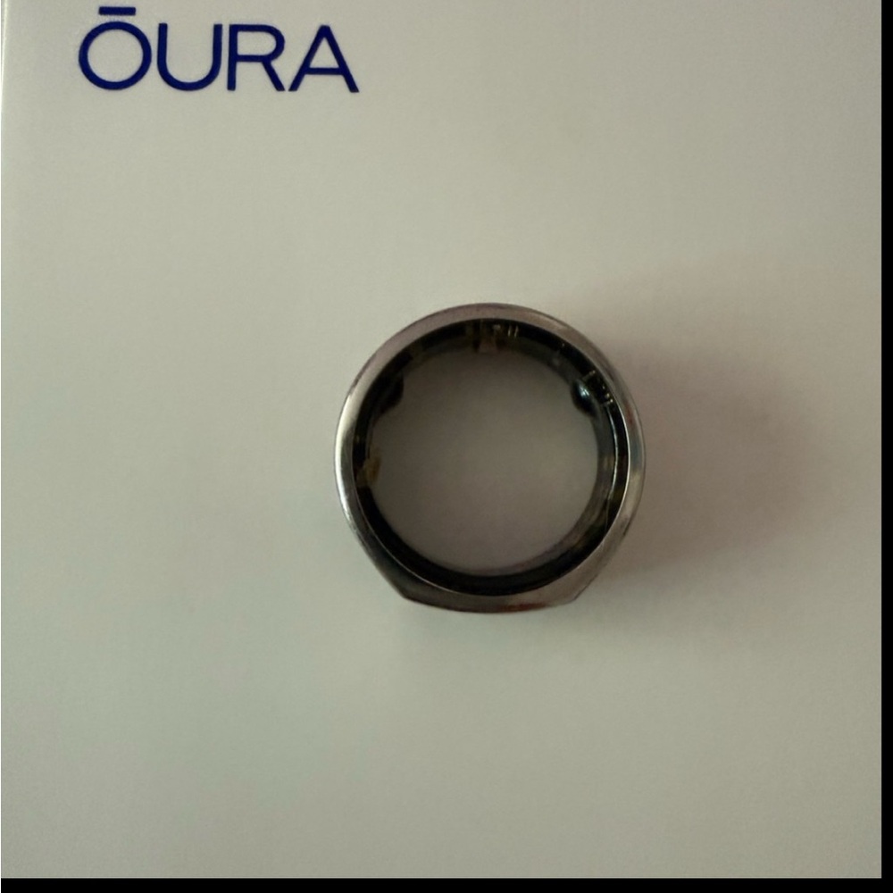Sleek Silver Oura Band Ring